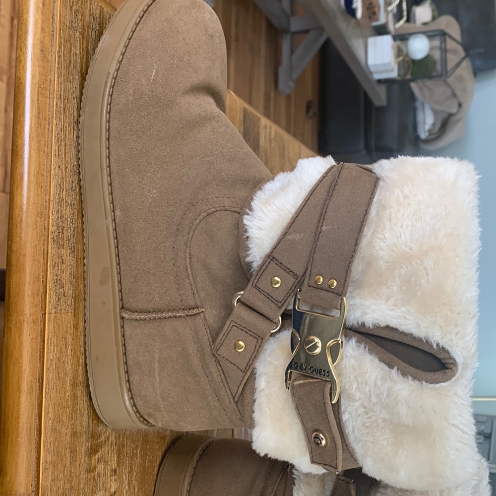 Gently worn guess boots